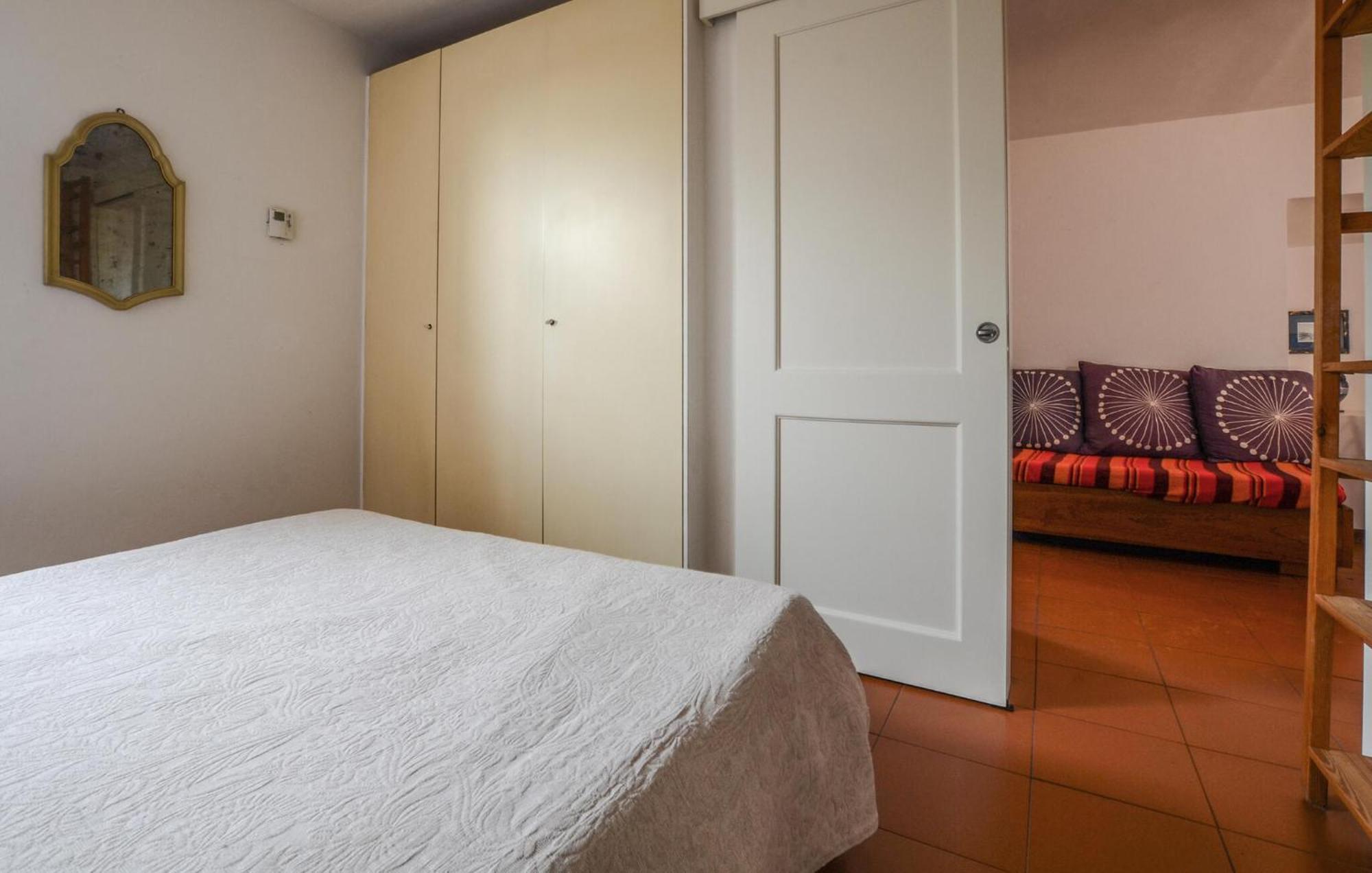 1 Bedroom Lovely In Apartment *