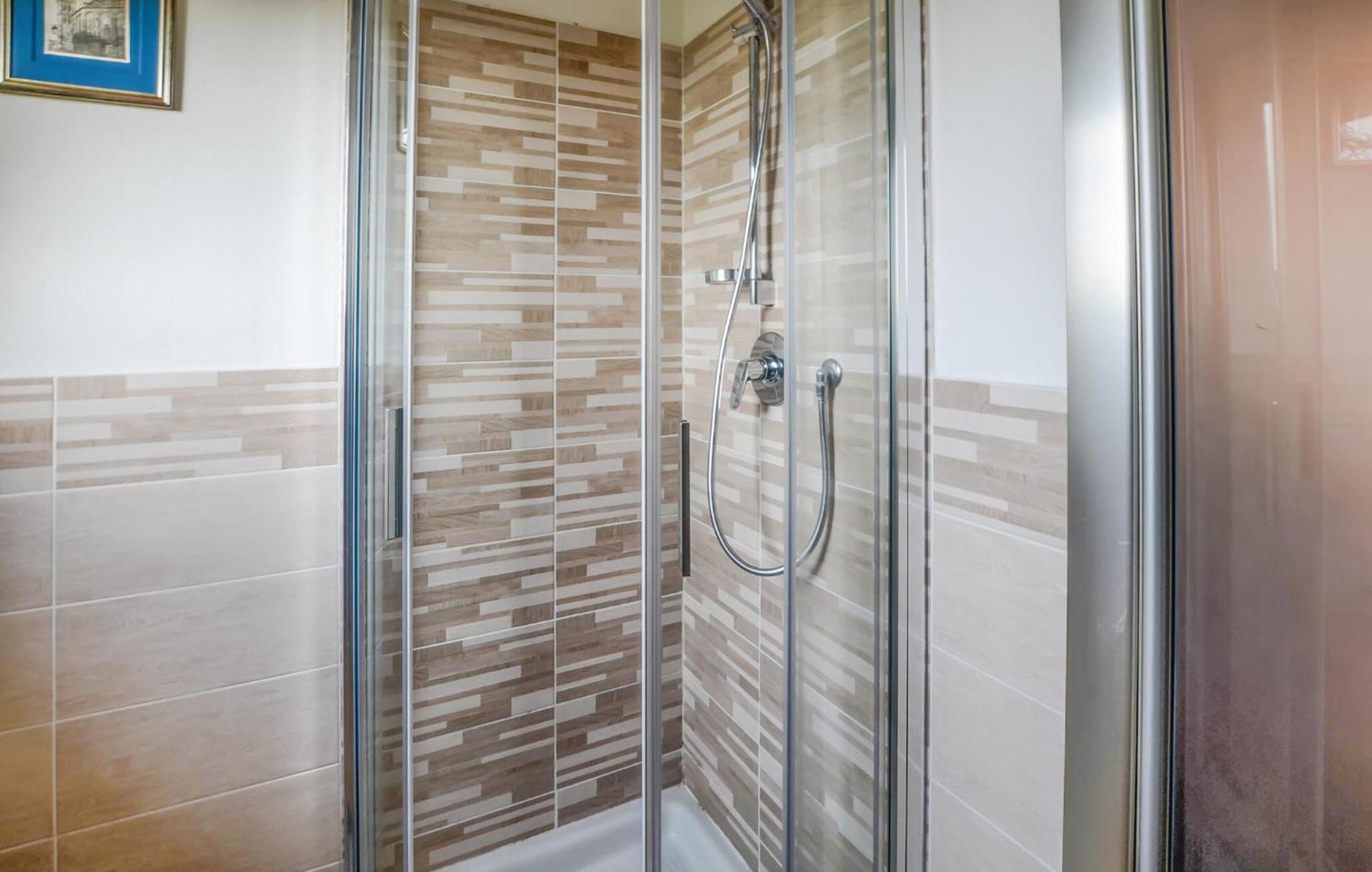 Apartment 1 Bedroom Lovely In *