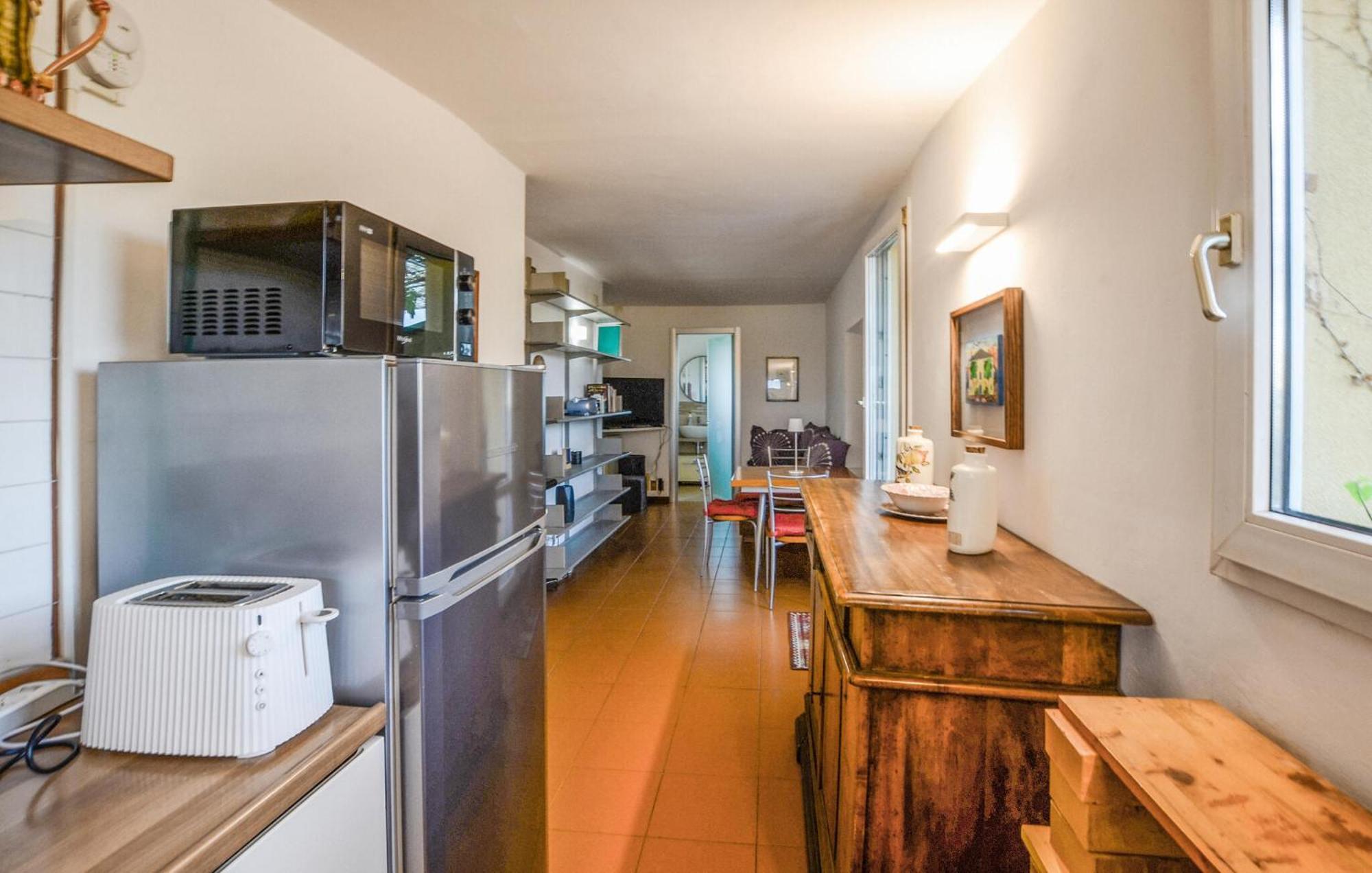 1 Bedroom Lovely In Apartment